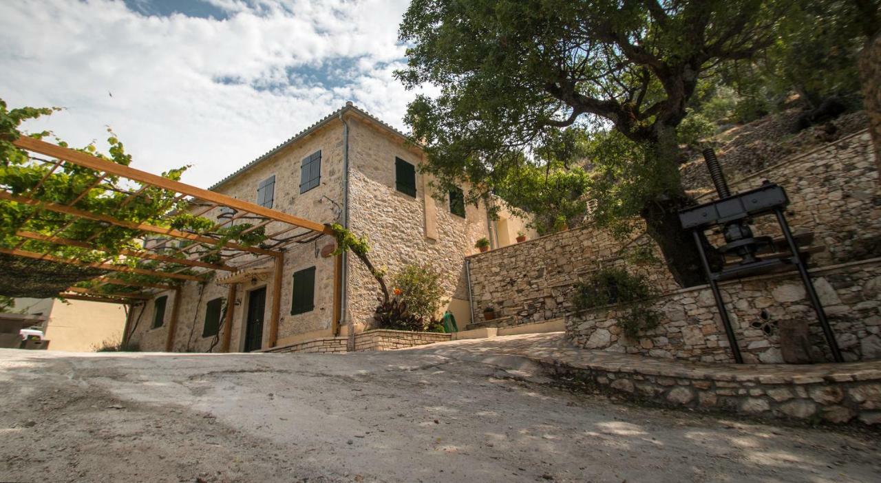 Castelli Olive Press Pensionat Acharavi  Eksteriør billede